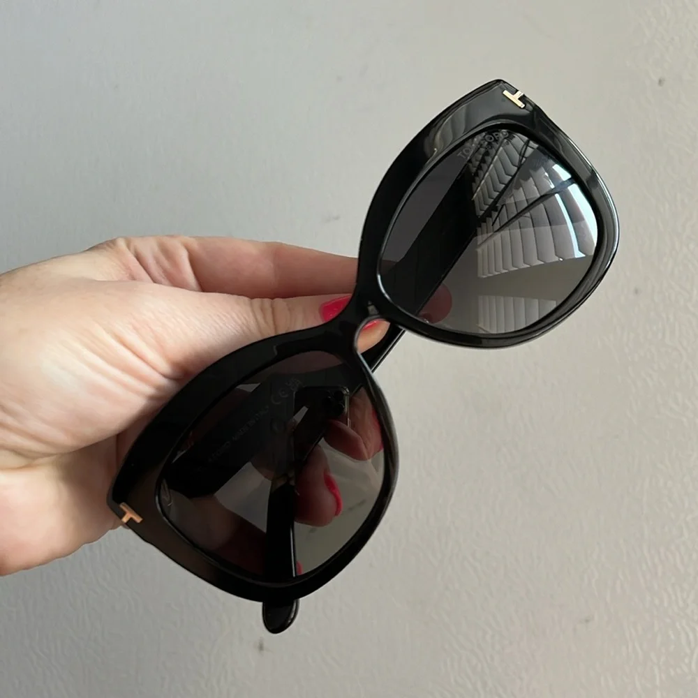 Tom Ford Polarized subtle cat eye sunglasses - Picture 1 of 7